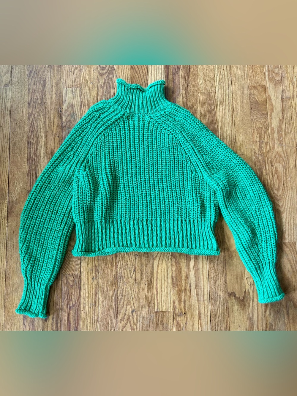 H&M chunky ribbed knit sweater features a cozy rolled mock neckline, size medium
